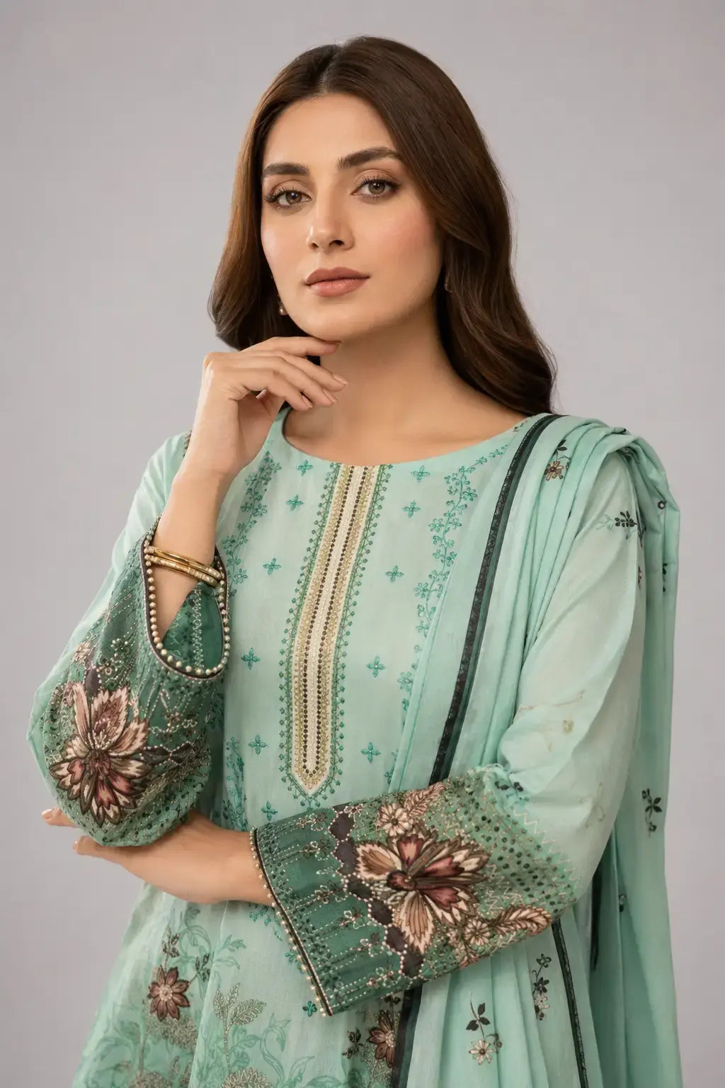 Woman wearing a light green luxury lawn bin saeed design kurta
