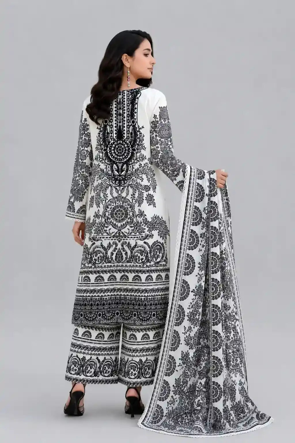 Woman wearing luxury lawn Sobia Nazir lawn dress in black and white